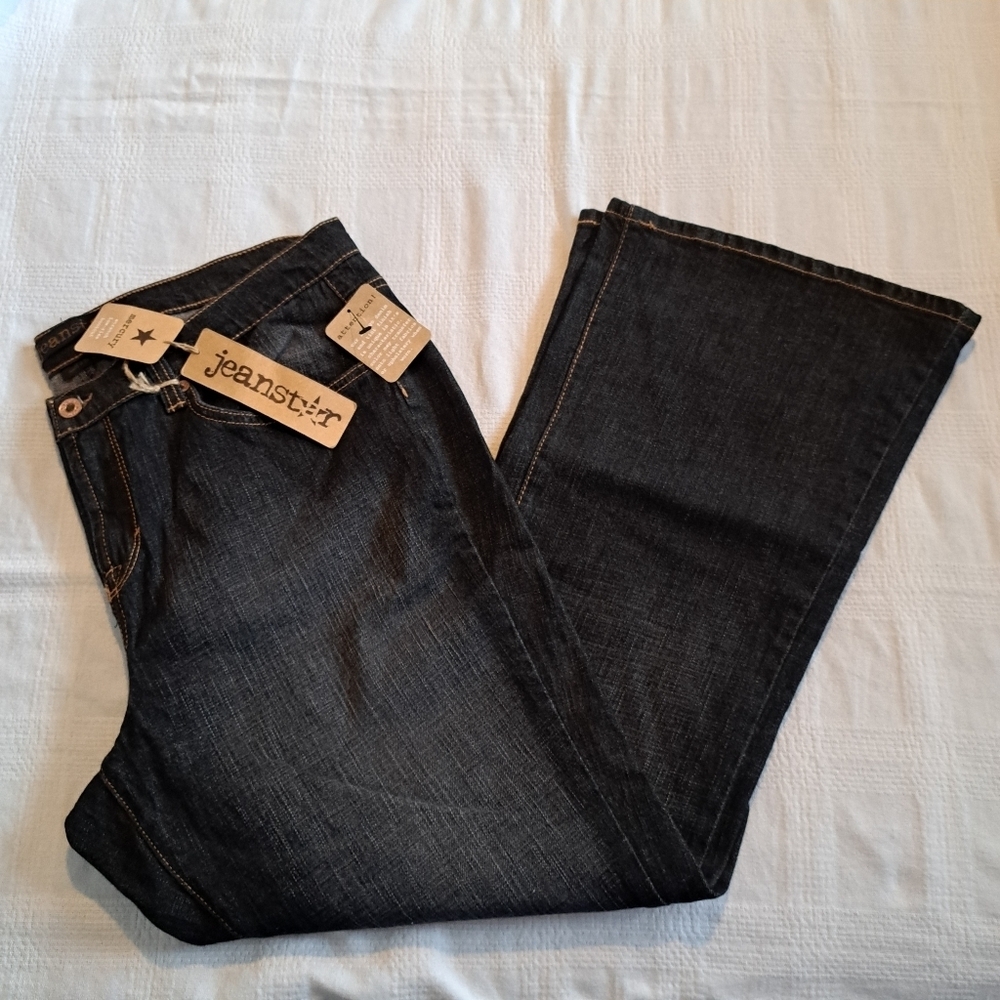 Jeanstar women's 18W Short dark wash jeans, have stretch, low rise bootcut, NWT
